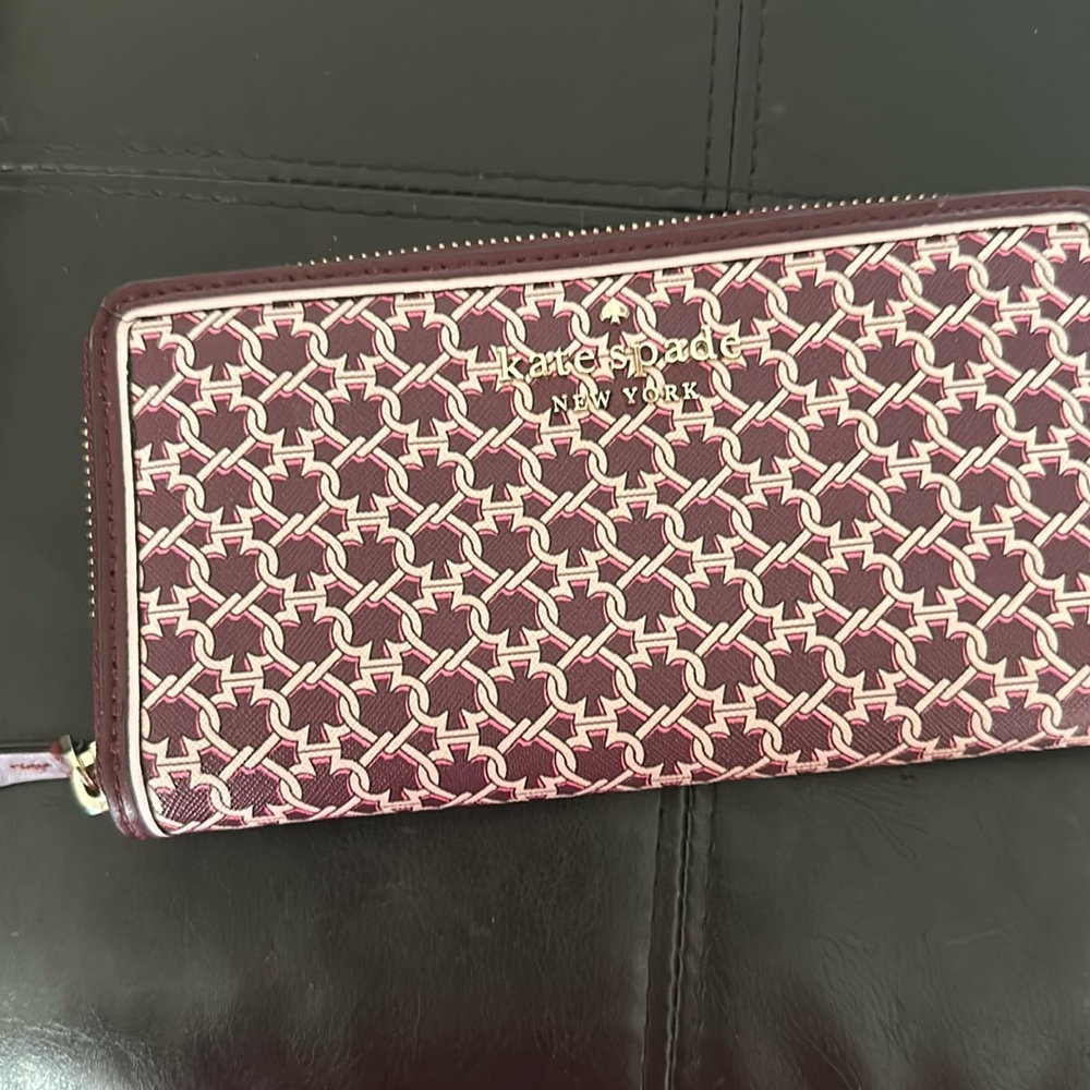 Kate Spade Zippered Wallet NWOT